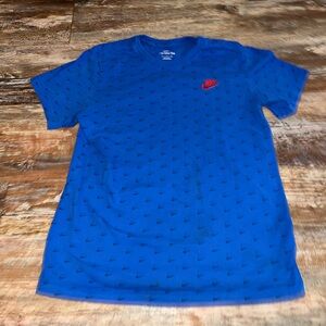 Men’s The Nike Tee Blue AOP Swoosh Crew Neck Sportswear Streetwear Gym